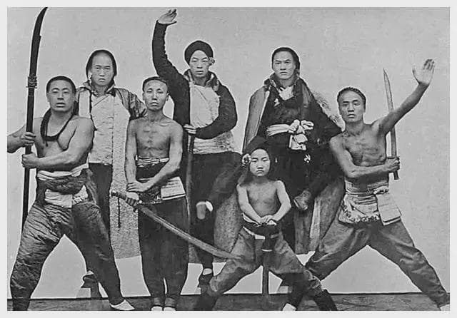 义和团运动代表的是不屈不挠的精神，还是愚昧落后的草民？