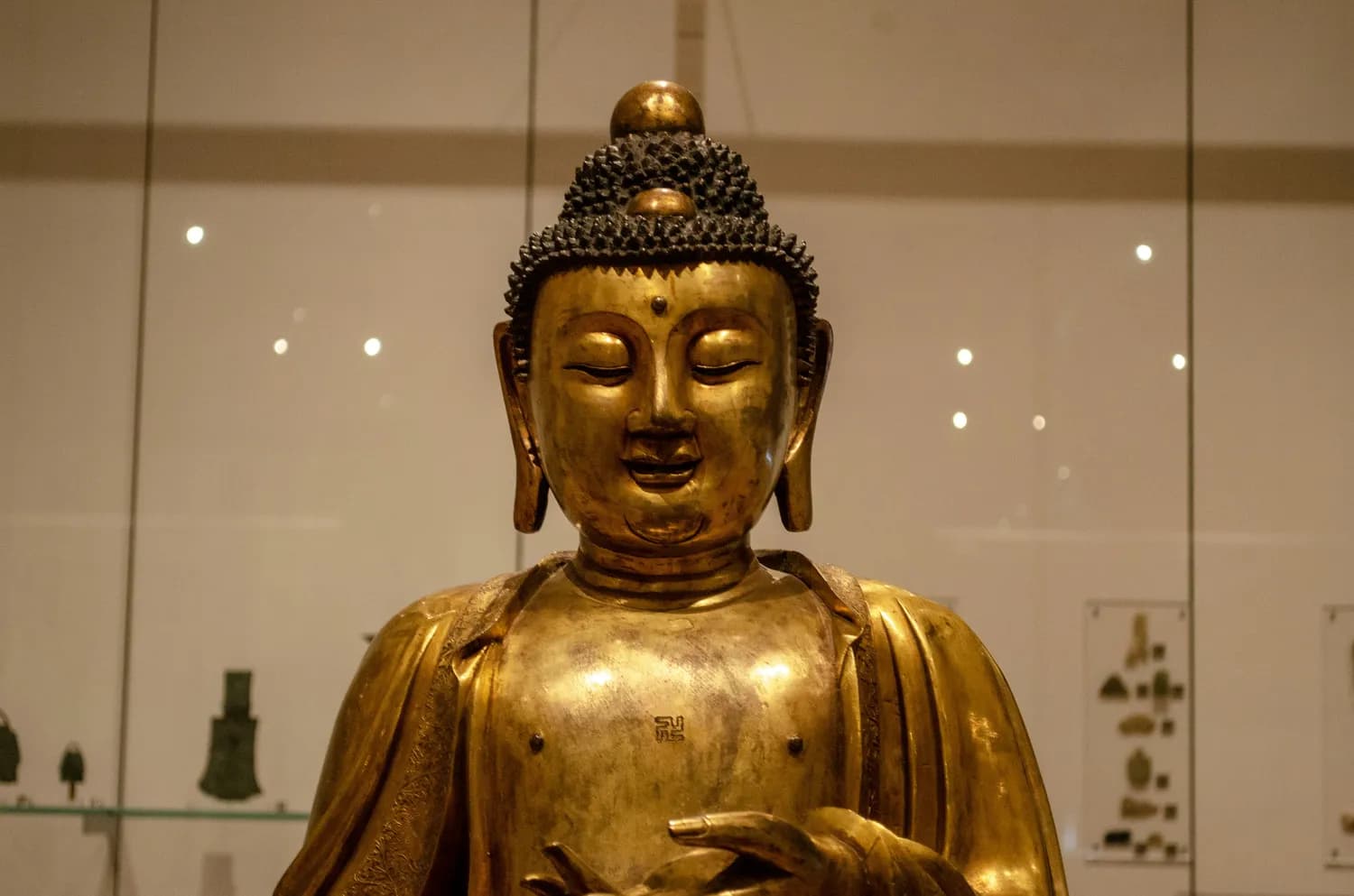 从个人解脱到普度众生：小乘佛教与大乘佛教的修行之路