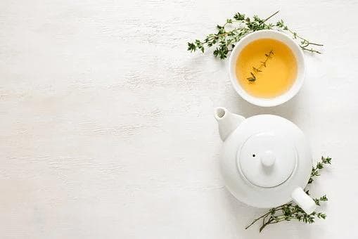 俗语说：“茶满欺人，酒满敬人”，为何这样讲？