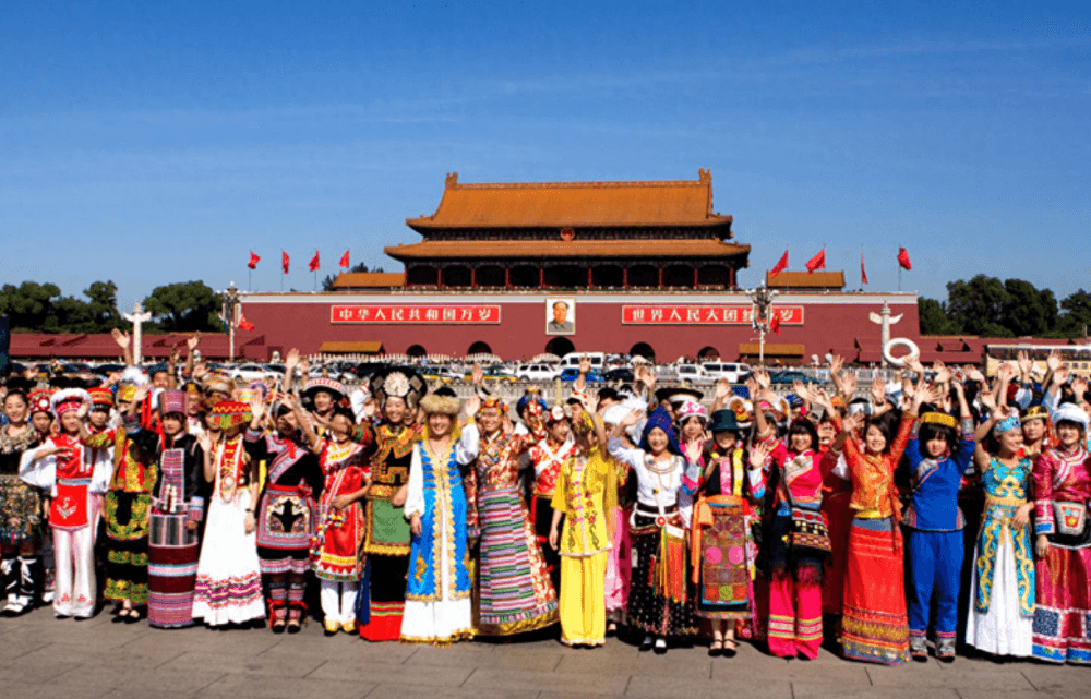 中国56个民族，却没有种族矛盾，老外百思不得其解：这是为何？