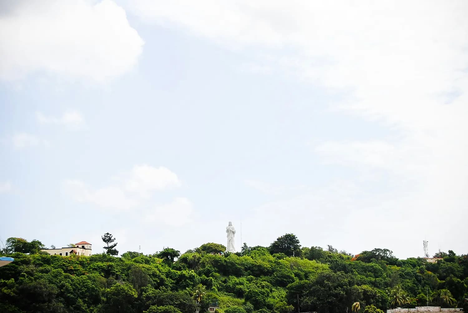 长沙地铁月亮岛站：诗意地名背后的历史与现代交融