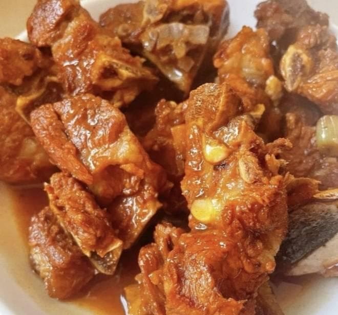 酥烂鲜美，酱香浓郁：红烧排骨的详细烹饪指南