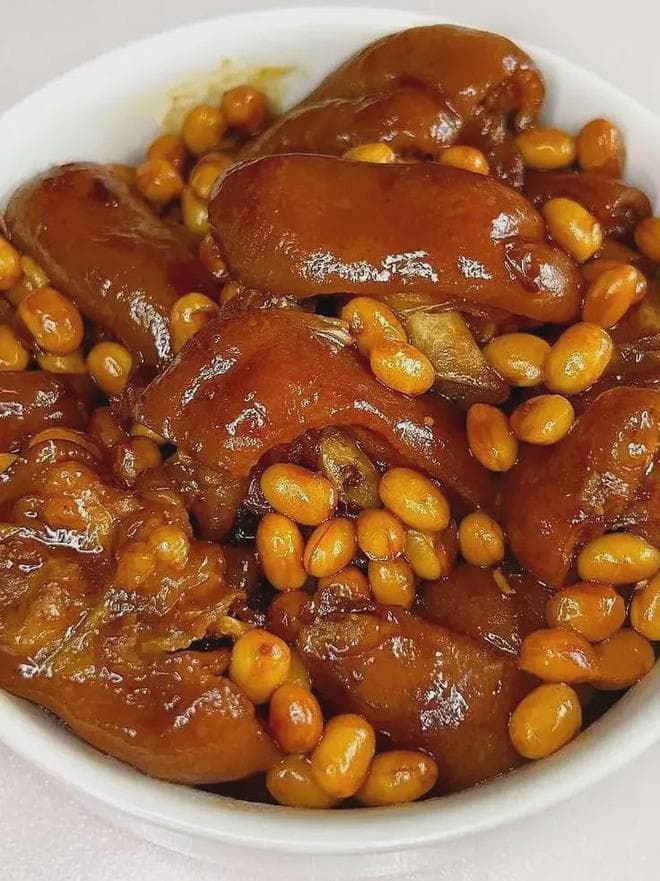 黄豆炖猪蹄：一道经典美味的传统佳肴