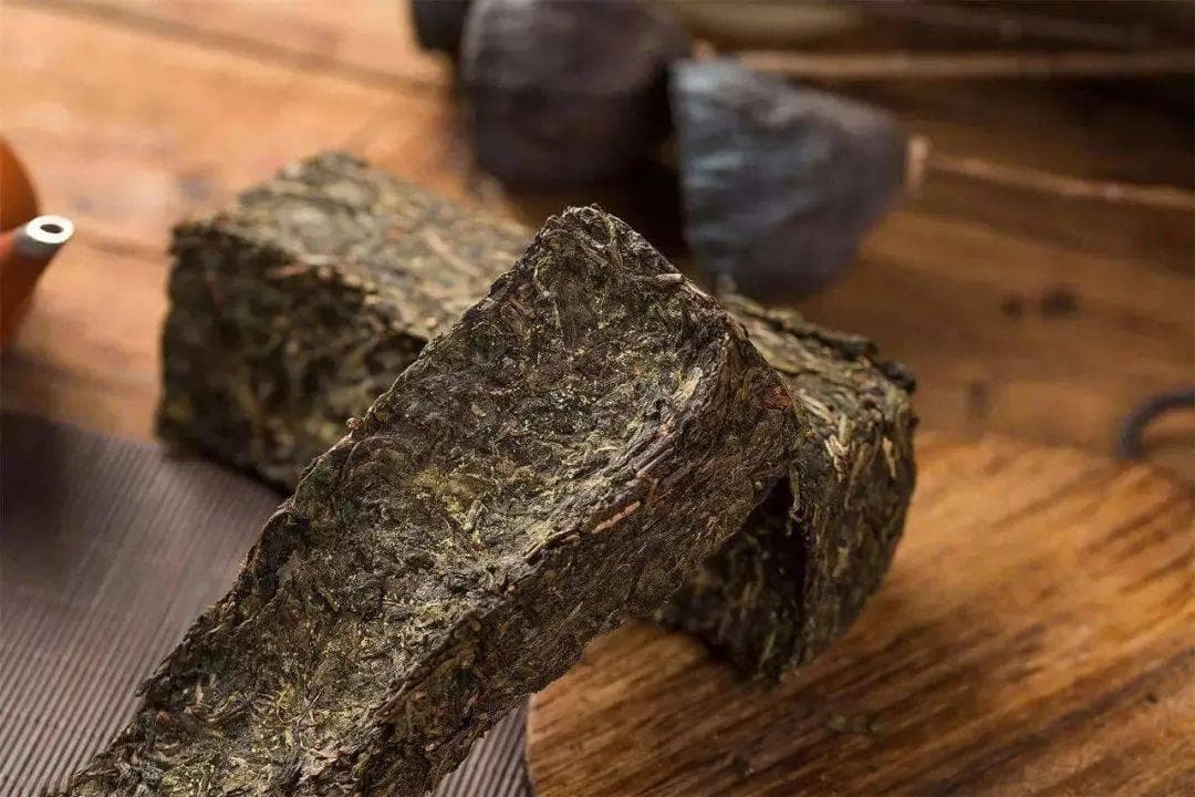 茯砖茶“金花”与茶梗，你了解吗？