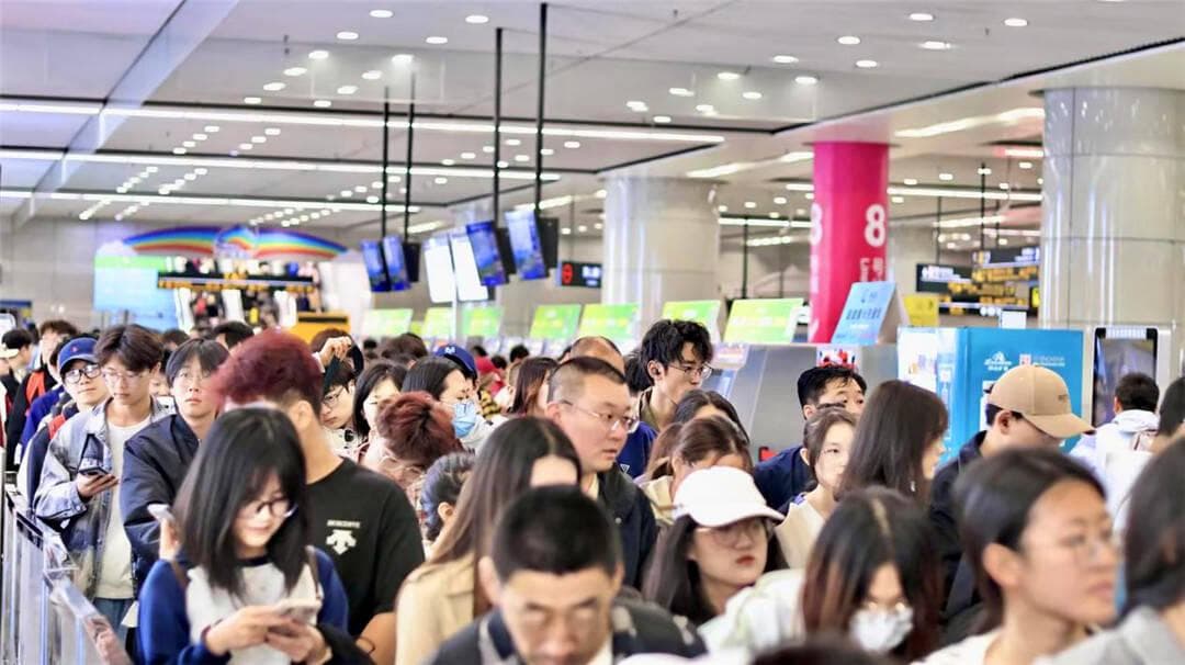 青岛地铁“五一”客流创新高：便捷交通激发旅游热潮