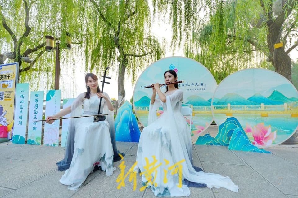 感受流淌的诗意与松弛，国风快闪“点亮”泉水节