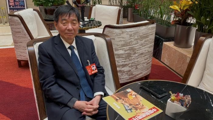 代表热议引才入县：特色产业与教育资源双轮驱动