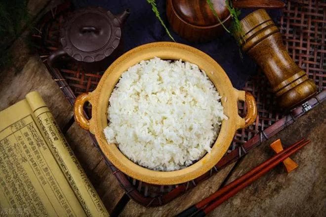 为什么不吃主食后，体重会很快下降？一文告诉你真相