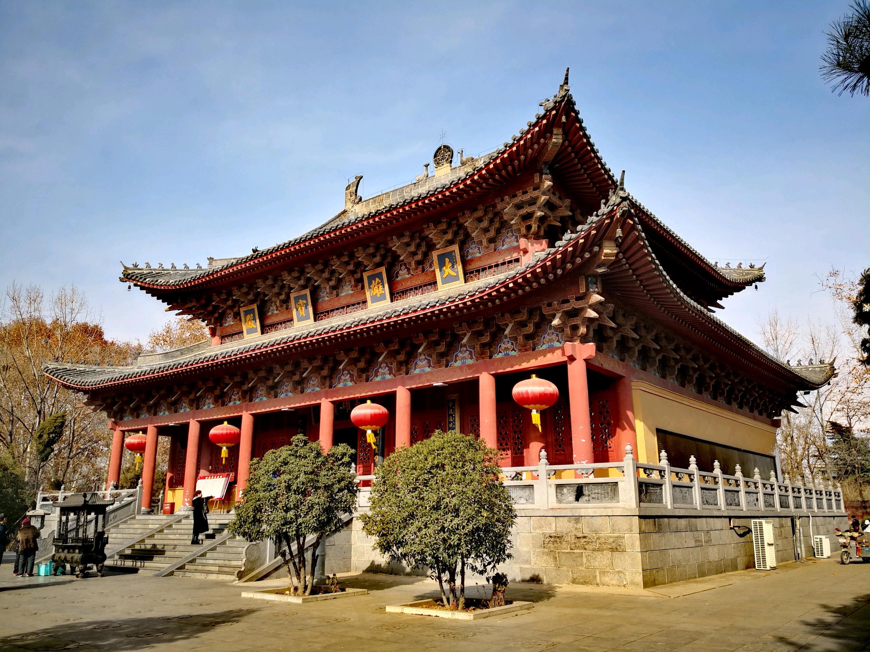 洛阳的“白马寺”，为何能吸引众多信徒？