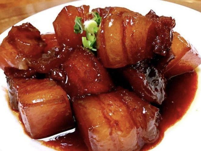 家庭版红烧肉制作指南：6个技巧让红烧肉不油腻，入口酥软