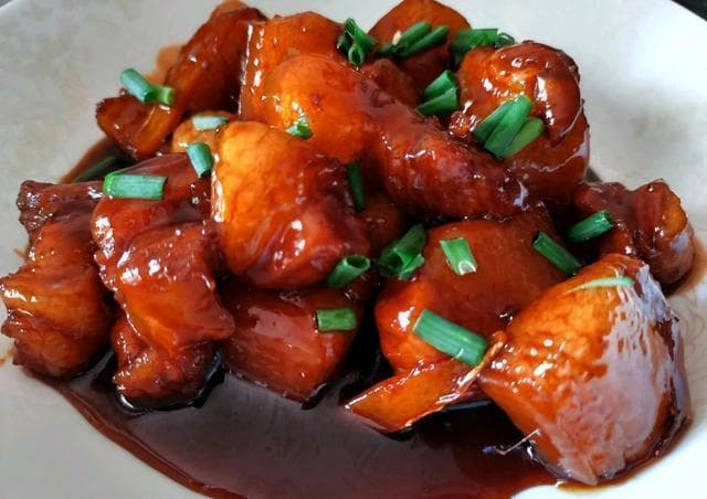 经典家常红烧肉：香气四溢，口感酥烂，一学就会的美食秘籍！