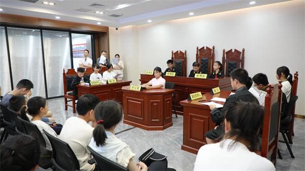向校园霸凌坚决说不！模拟法庭主题志愿服务走进观山湖区
