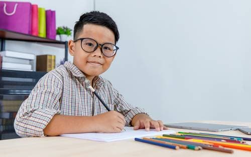 清晰解迷：儿童常见眼疾弱视+斜视 医生提醒：定期检查把握黄金治疗期