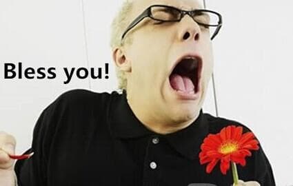 为什么打喷嚏时老外总说“Bless you”？