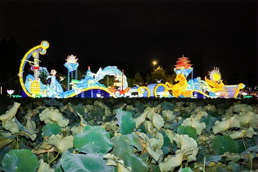 看灯展、逛夜市、抽大奖……这个国庆，28万人走进昆明大观公园