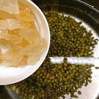龟苓膏绿豆沙：夏日消暑必备清凉饮品