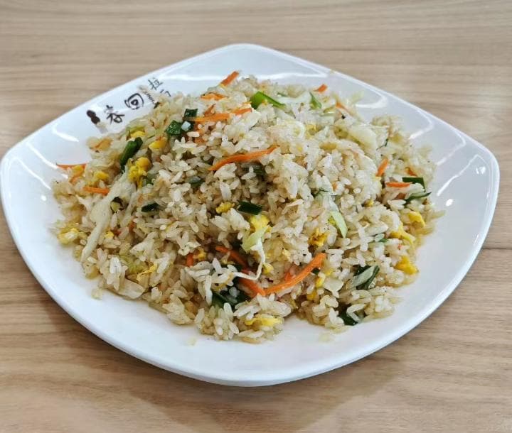 蛋炒饭是先炒蛋还是先炒饭？何必分先后，一起炒就OK啦，黄金蛋炒饭，你值得拥有~