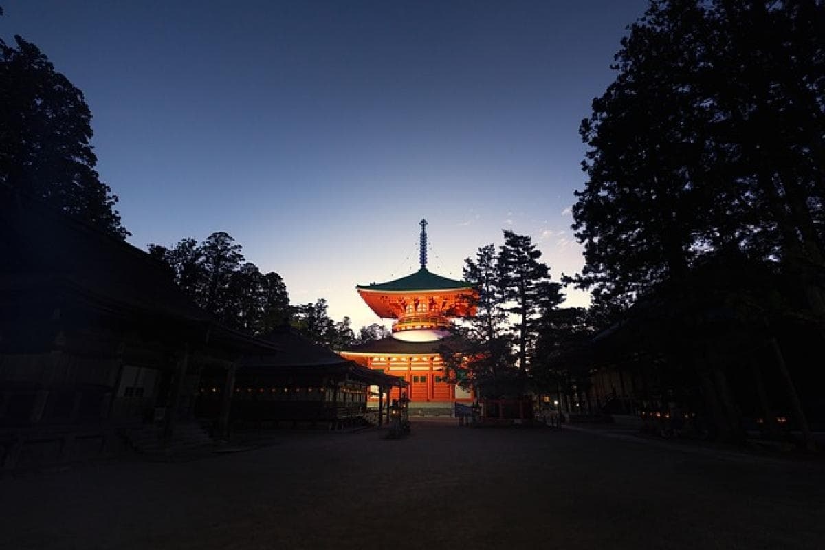 沉香可以拜祖先吗？了解沉香在祭祀中的重要性与文化背景