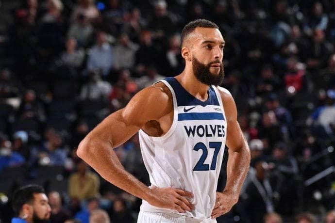 NBA常规赛前瞻：雄鹿vs老鹰，双核对决团队篮球