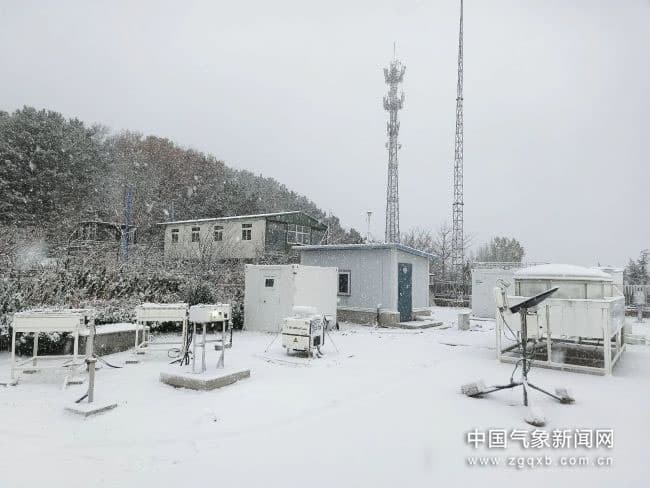 当冷空气遇上暖水：揭秘冬季河湖海独特景观