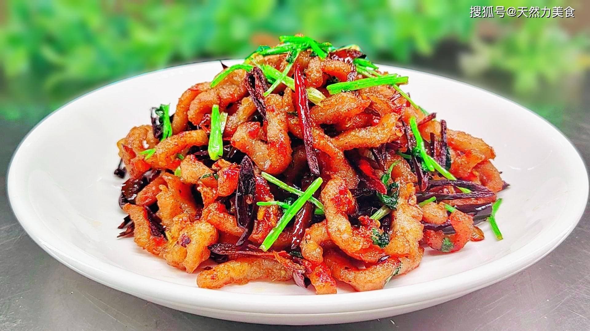 香辣肉丝的排档做法，肉丝香辣浓郁，干香入味，绝佳的下酒下饭菜