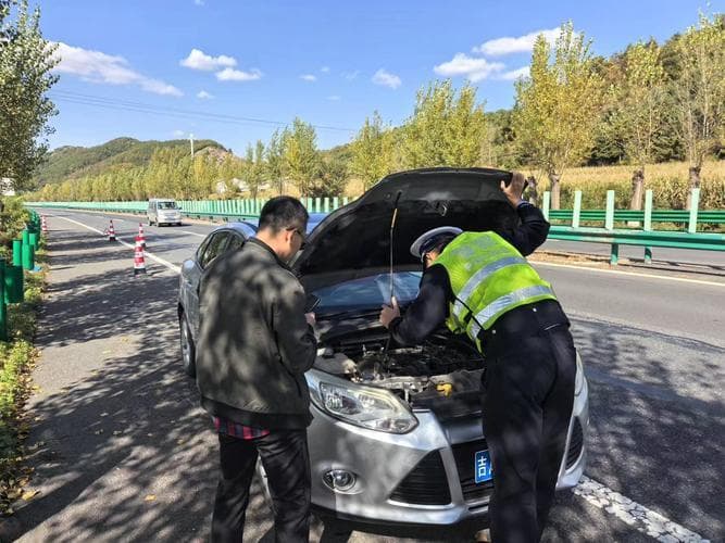 摩托车可以走应急车道吗？哪些地方允许？