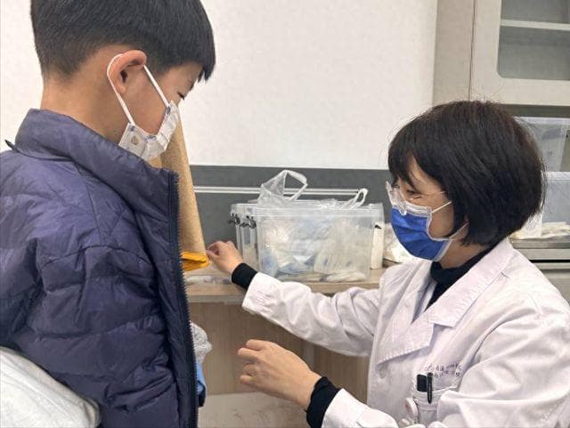 中医儿科门诊“生长贴”受欢迎，专家提醒要规范贴敷