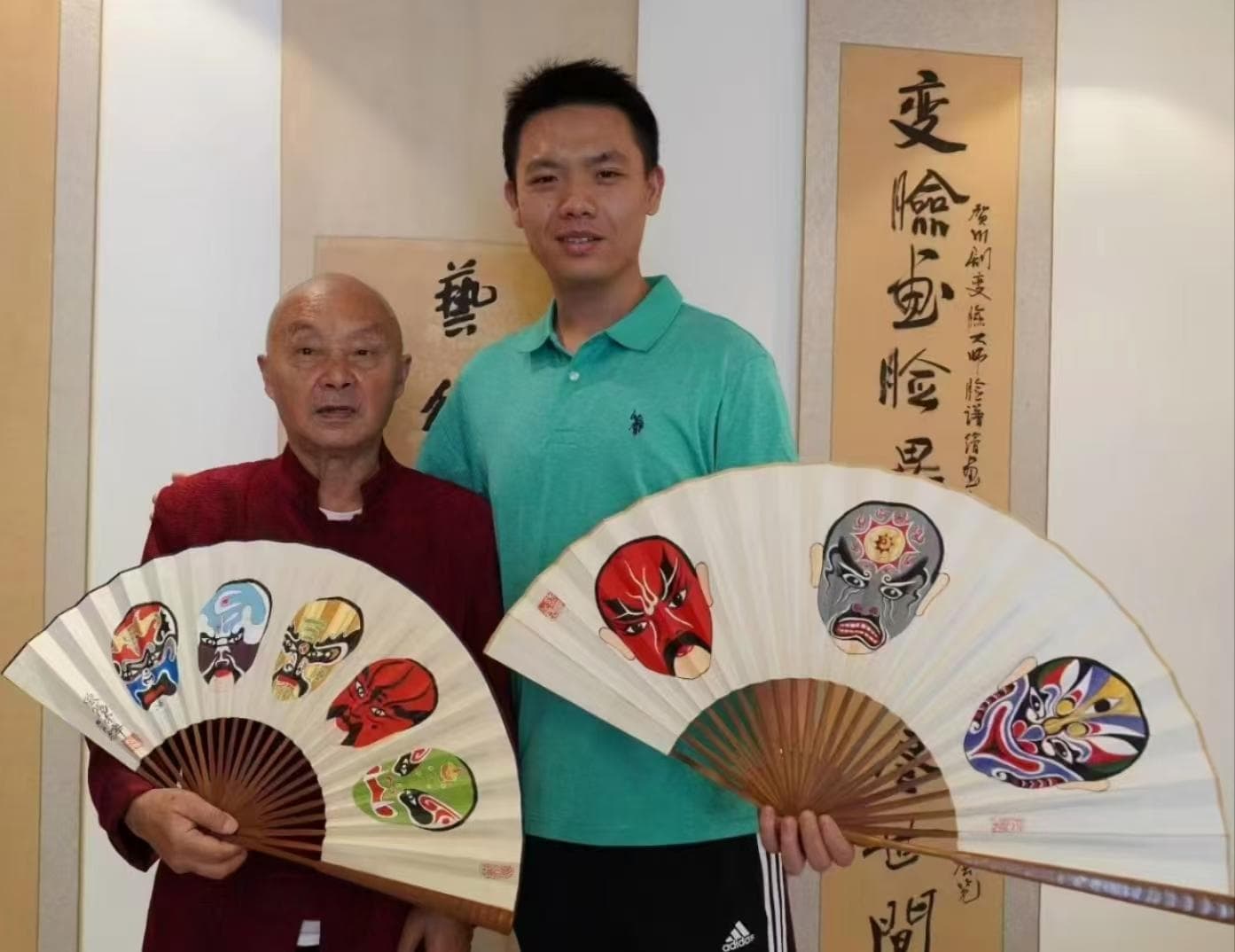 活力满满！当古老川剧脸谱邂逅创意"95后"
