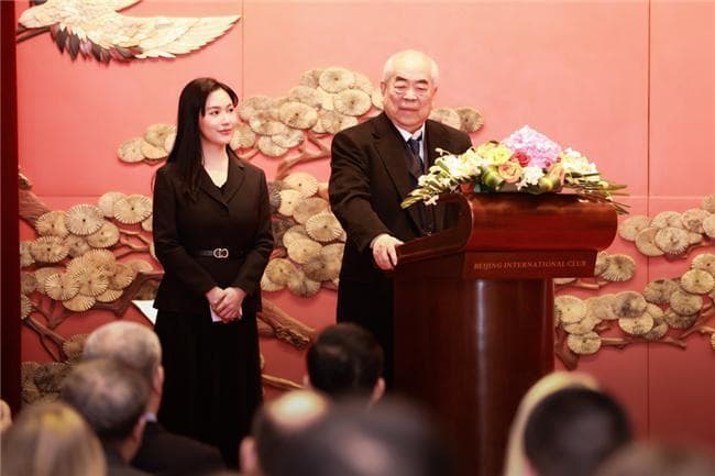 范曾夫妇缘梦基金公益发表会成功启幕，180万元善款助力“一老一小”帮扶工作
