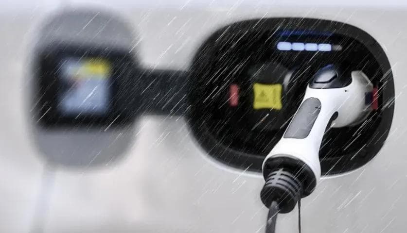 雨天在户外充电，这份安全指南请收好！