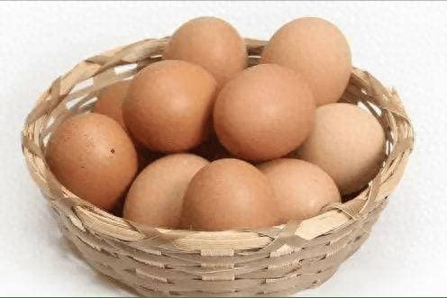 高血脂患者饮食指南：鸡蛋能吃吗？这些食物要少吃！