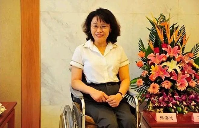 张海迪：身残志坚的传奇人生