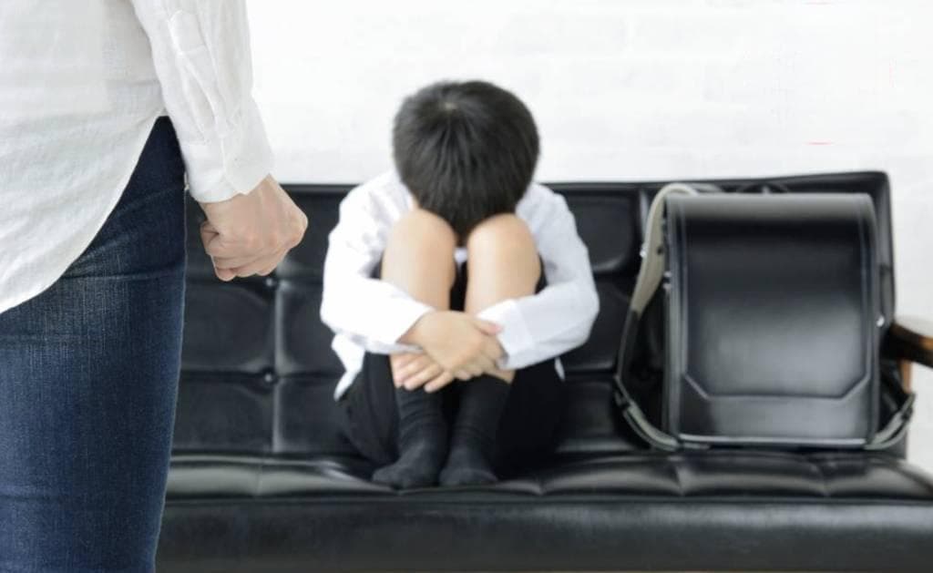 孩子常见行为问题：在家孩子变得更顽皮？专家解析有效应对方法