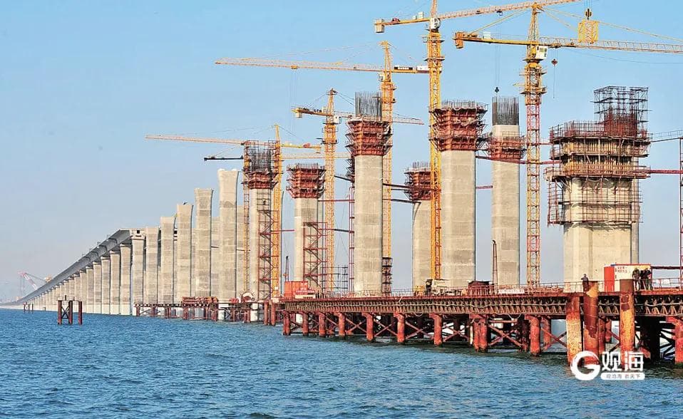 图片对比看变化 | 跨海桥隧：把胶州湾“拥入怀中”