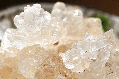 雪燕食用指南：泡发方法详解与禁忌人群全解析