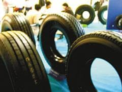 为什么原油价格上涨会导致橡胶价格下跌？这种关联性如何影响市场？