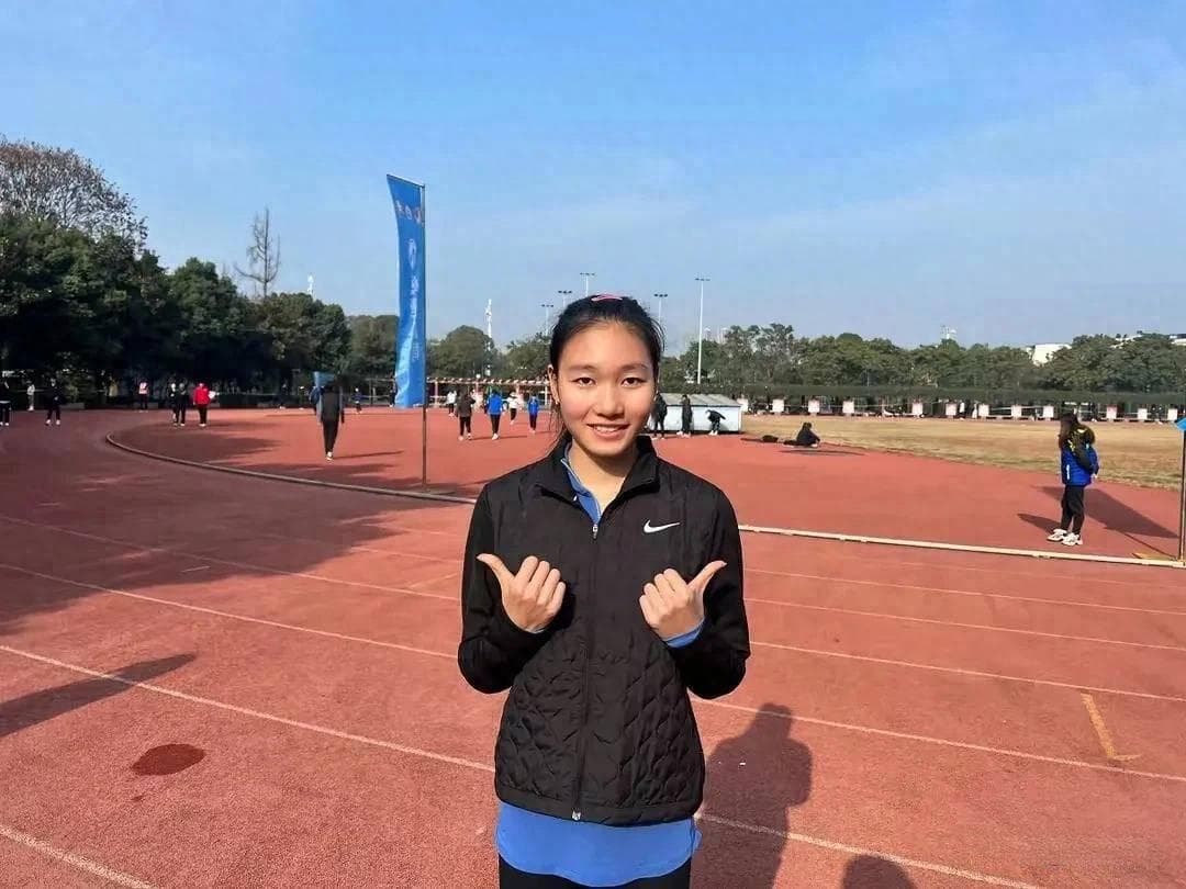 “风驰电掣”刘英兰：从四川小镇跑向世界的田径新星