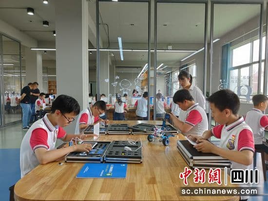 绵阳高新区火炬实验小学：七彩党建引领下的创客教育