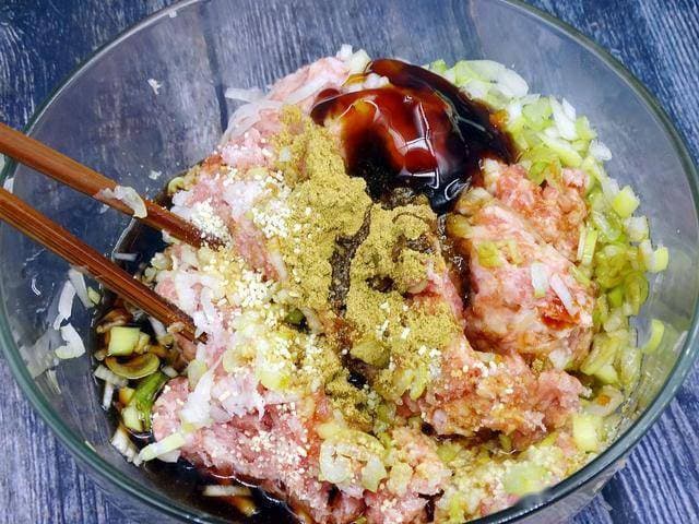 包饺子调饺子馅，正确使用这5种调料，饺子才能味道鲜美