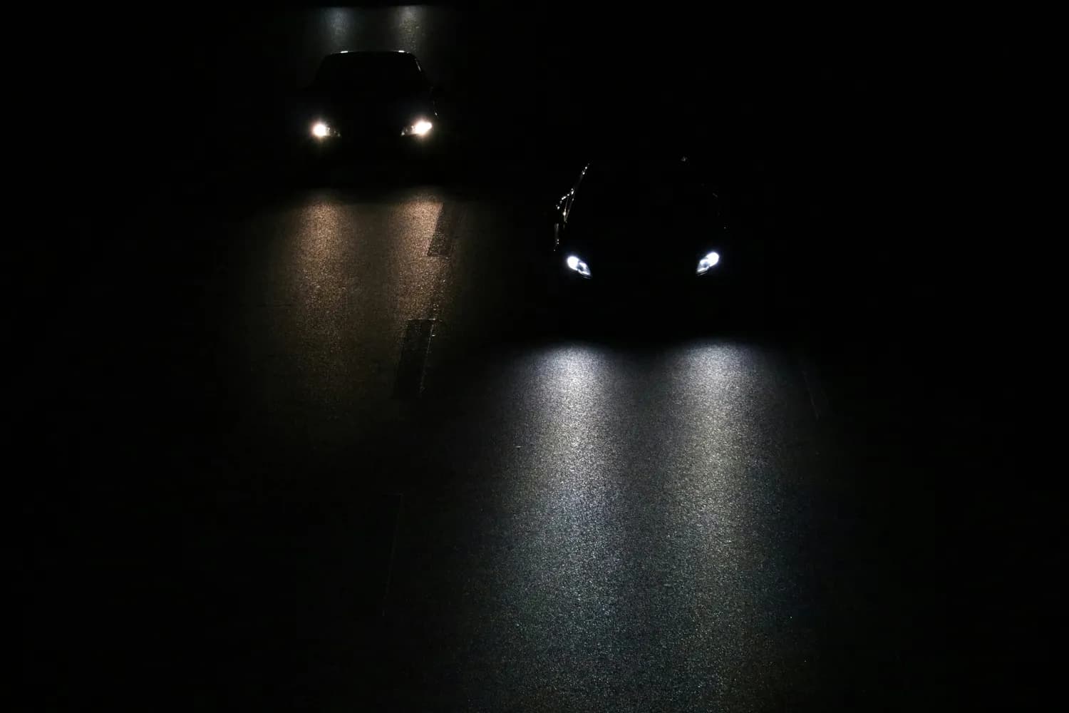 夜间高速行车，你真的会用灯吗？