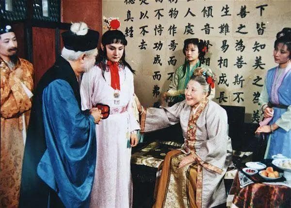贾母的段位有多高？这三件小事，很多人到现在都没搞懂