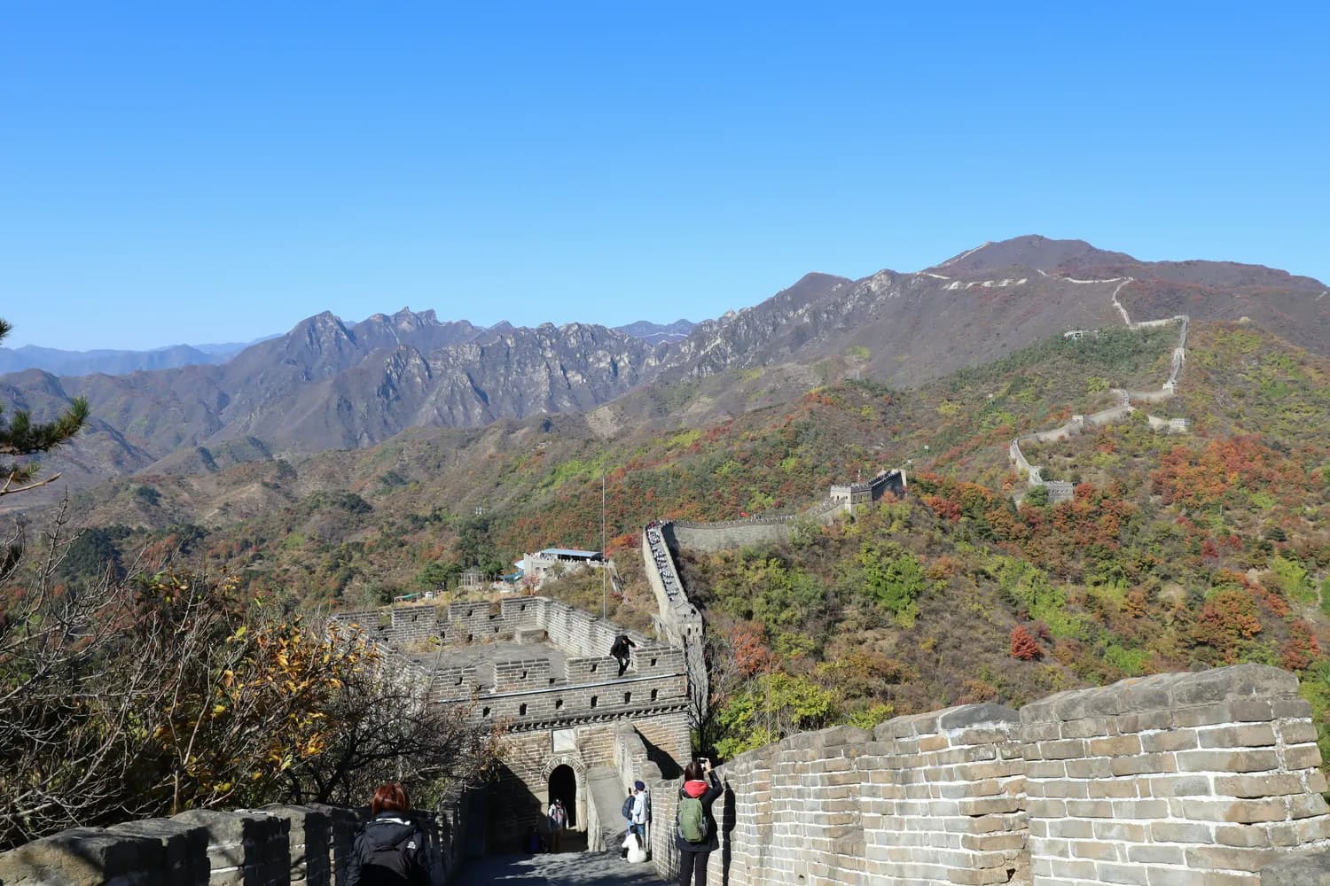 秋日登八达岭长城，感受历史沧桑之美