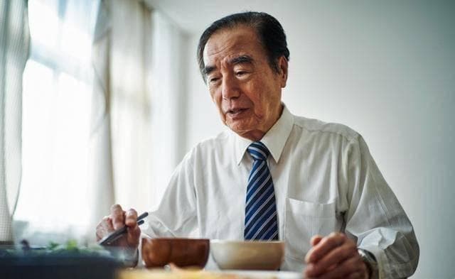 建议老人：不管有病没病，这5种食材经常吃，精力充沛身体棒