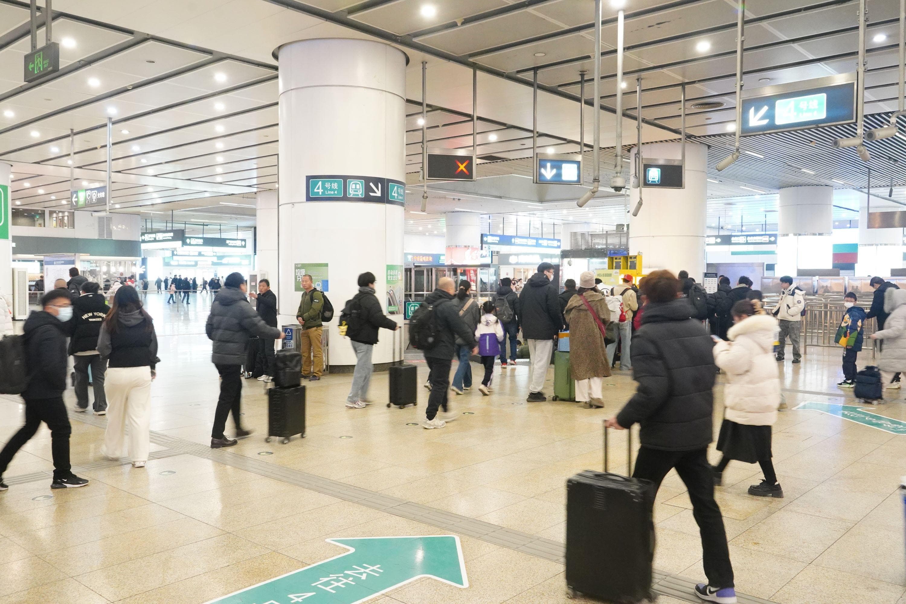 春运期间 京港地铁增开临客163列 延长运营10天 多项特色服务保障乘客出行