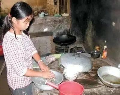 广东孝女彩金：11岁扛起家庭重担，照顾双残养父母，拒绝和亲生父母相认