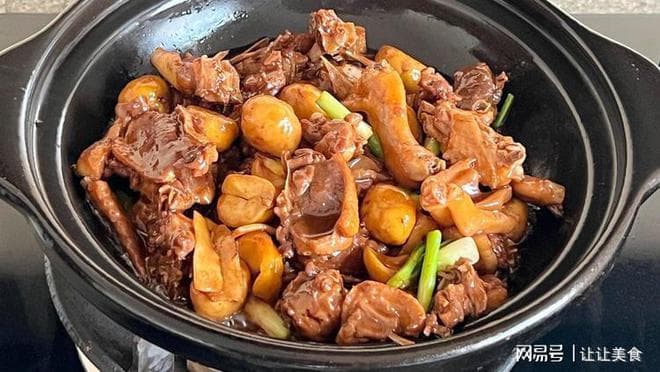 砂锅板栗老鸭煲：传统美味的制作方法