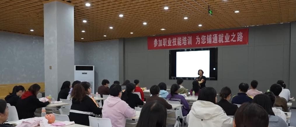 社区微工厂、技能培训……多举措拓宽大龄就业群体发展空间实现增收