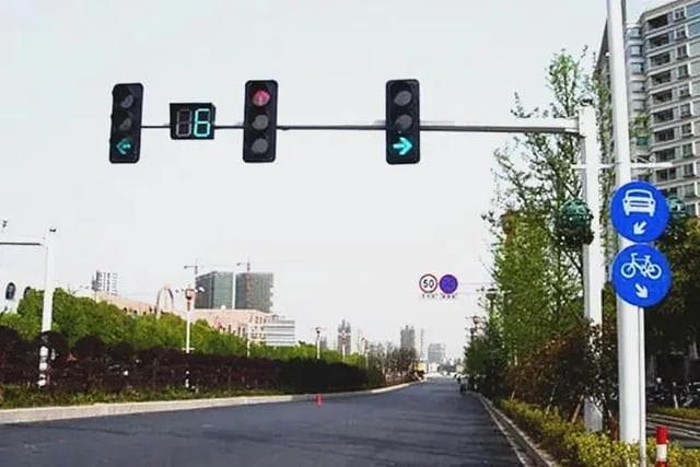新国标红绿灯图解，好好学，要不然一百分都不够扣的