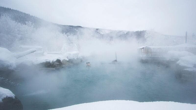泡温泉需注意安全法則！水溫40度、不超過30分鐘，安心享受冬季悠閒時光