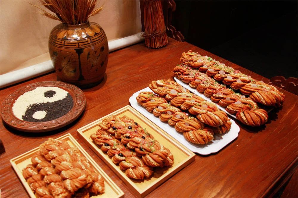 从非遗麻花到创意煎饼：天津美食的传承与创新